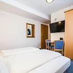 Gretl Hotel *