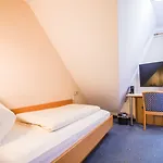 Gretl Hotel